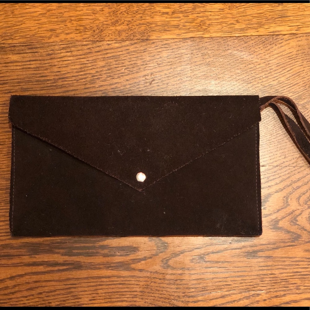 Leather wristlet with silver snap